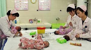 Nurses take care of newborn babies in a hospital of Guiyang, capital of southwest China's Guizhou Province, Jan. 23, 2012. Many babies were delivered in hospitals across the country at the beginning of the Chinese Lunar New Year of Dragon, which started on Jan. 23.
