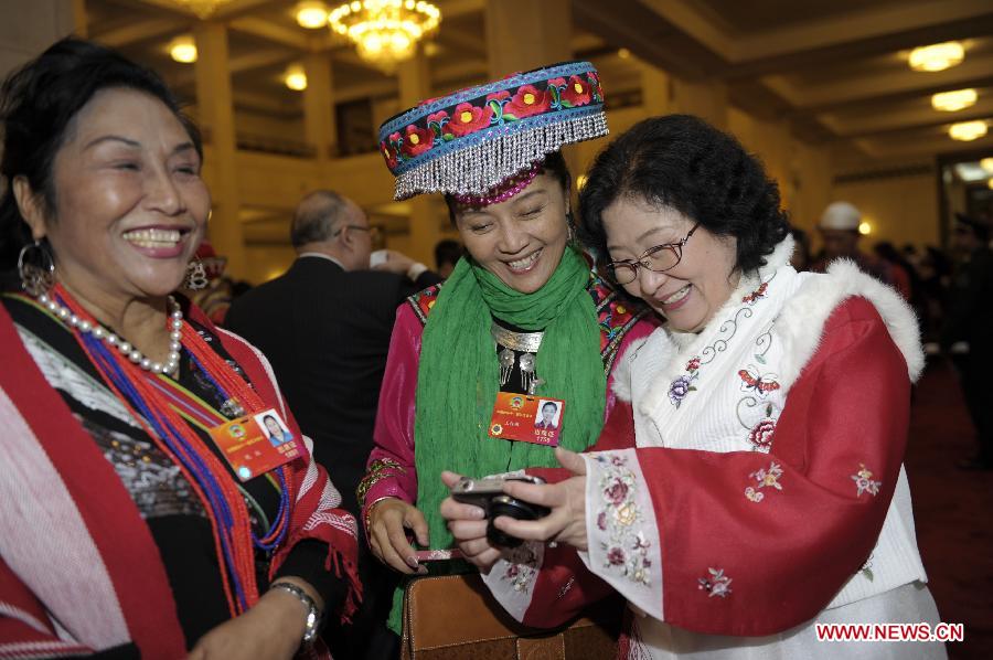 Members of the 11th National Committee of the Chinese People's Political Consultative Conference (CPPCC) talk to each other prior to the CPPCC session at the Great Hall of the People in Beijing, capital of China, March 3, 2012. 