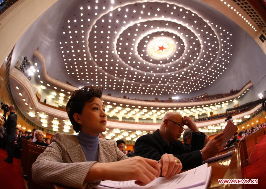 Yang Lan (L), a member of the 11th National Committee of the Chinese People's Political Consultative Conference (CPPCC), attends the Fifth Session of the 11th CPPCC National Committee at the Great Hall of the People in Beijing, capital of China, March 3, 2012.