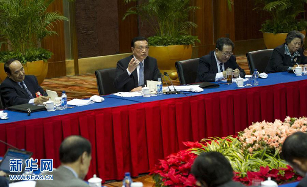Vice Premier Li Keqiang (second left) attends a group discussion of the CPPCC annual session on March 4, 2012.