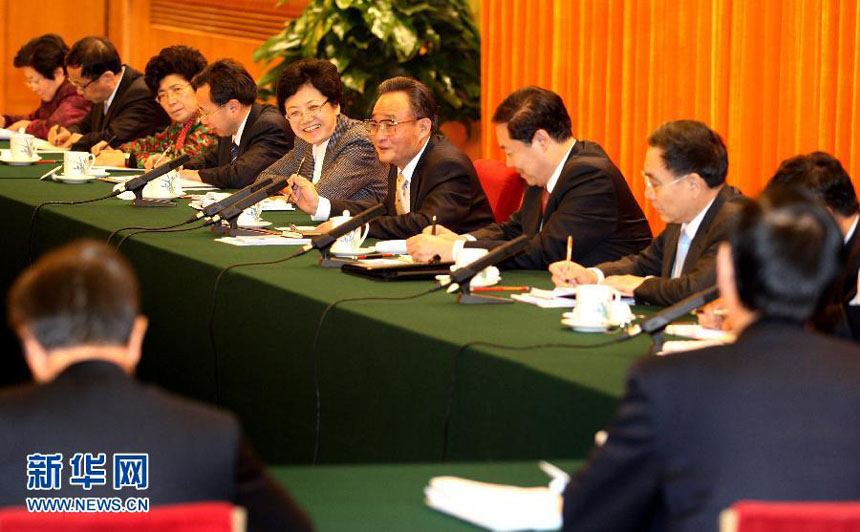 Wu Bangguo, chairman of the NPC Standing Committee, visits deputies to the Fifth Session of the 11th National People&apos;s Congress (NPC) from east China&apos;s Anhui Province and joins their panel discussion in Beijing, capital of China, March 5, 2012. 