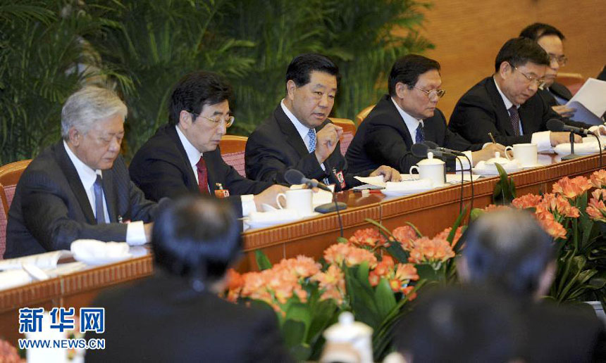 Jia Qinglin, China&apos;s top political advisor, visits deputies to the Fifth Session of the 11th National People&apos;s Congress (NPC) from Beijing and joins their panel discussion in Beijing, capital of China, March 5, 2012. 
