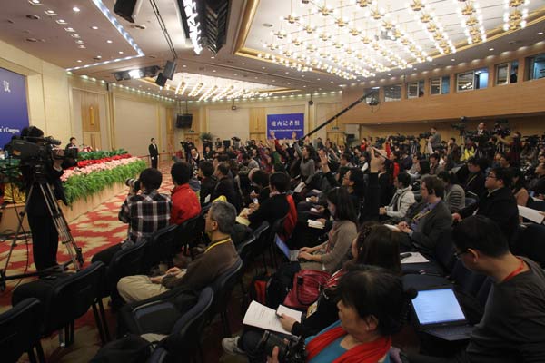 A view of the press conference on China&apos;s fiscal policy by Minister of Finance Xie Xuren in Beijing, March 6, 2012. 