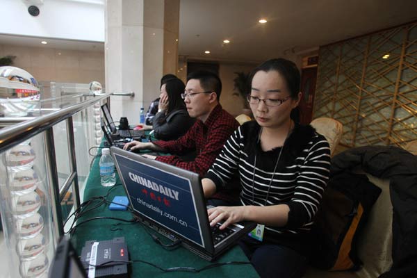 China Daily reporters cover the press conference on China&apos;s fiscal policy by Minister of Finance Xie Xuren in Beijing, March 6, 2012. 