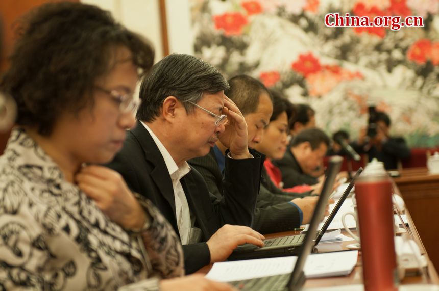 Chongqing Municipality&apos;s delegation to the National People&apos;s Congress (NPC)holds a panel discussion session on Tuesday afternoon, March 6, 2012 at the Hotel affiliated to the Great Hall of the People, Beijing, China. [China.org.cn]