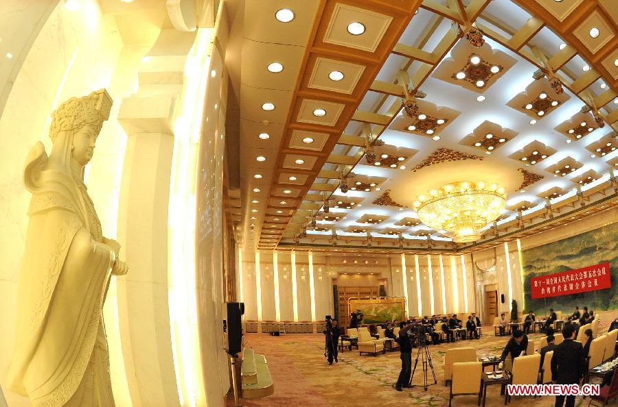 Deputies to the Fifth Session of the 11th National People's Congress (NPC) take part in a panel discussion of southeast China's Taiwan delegation at the Great Hall of the People in Beijing, capital of China, March 7, 2012.