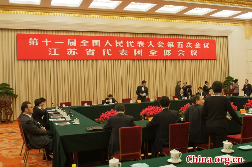 The Jiangsu delegation to the 11th National People&apos;s Congress (NPC) holds an all-member panel discussion session on Wednesday afternoon at the Jiangsu Hall in the Great Hall of the People, Beijing, China.