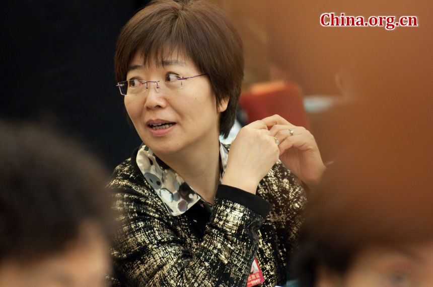 Dou Xiping, member of China&apos;s Dem-League, also Jiangsu Province&apos;s delegate to the 11th National People&apos;s Congress (NPC) attends the all-member panel discussion session on Wednesday afternoon at the Jiangsu Hall in the Great Hall of the People, Beijing, China. [China.org.cn]