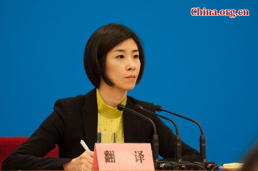 Zhang Lu, a chief interpreter with China&apos;s Ministry of Foreign Affairs, serves the on spot interpreter at Foreign Minister Yang Jiechi&apos;s press conference. Zhang Lu&apos;s quick wit, adroitness, and elegance have all made her a famous figure amongst the public in China. [China.org.cn]