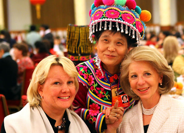 Zou Ping (center), a deputy of the National People's Congress, poses for a photo with Brigitta Backstrom (right), wife of the Finnish ambassador to China, and Paula Parviainen, deputy head of mission with the Finnish embassy in China, at the Great Hall of the People in Beijing on Wednesday.