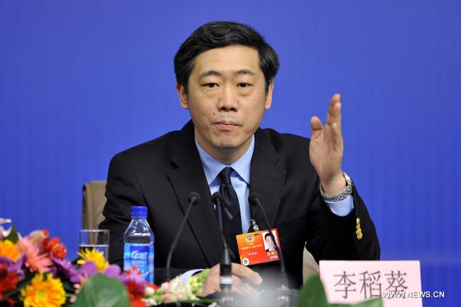 Li Daokui, a member of the 11th National Committee of the Chinese People's Political Consultative Conference (CPPCC), speaks during a news conference of the Fifth Session of the 11th CPPCC National Committee on the construction and management of housing for low-income residents in Beijing, capital of China, March 7, 2012.