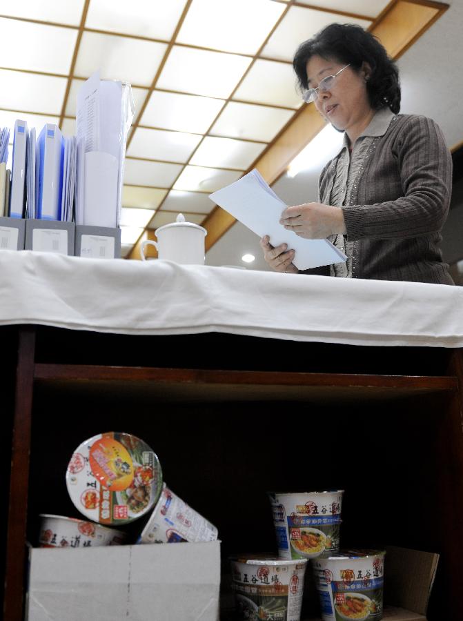 A staff member works at the bulletin group of the secretariat of the Fifth Session of the 11th National People's Congress (NPC) in Beijing, capital of China, March 11, 2012.