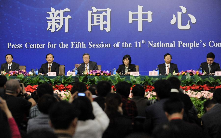 Zhou Xiaochuan (3rd L), governor of the People&apos;s Bank of China (PBOC), deputy governor of the PBOC Hu Xiaolian (3rd R) and Liu Shiyu (2nd L), vice governor of the PBOC and director of the State Administration of Foreign Exchange (SAFE) Yi Gang (2nd R) attend a press conference on monetary policy and financial reform on the sidelines of the Fifth Session of the 11th National People&apos;s Congress (NPC) in Beijing, capital of China, March 12, 2012.
