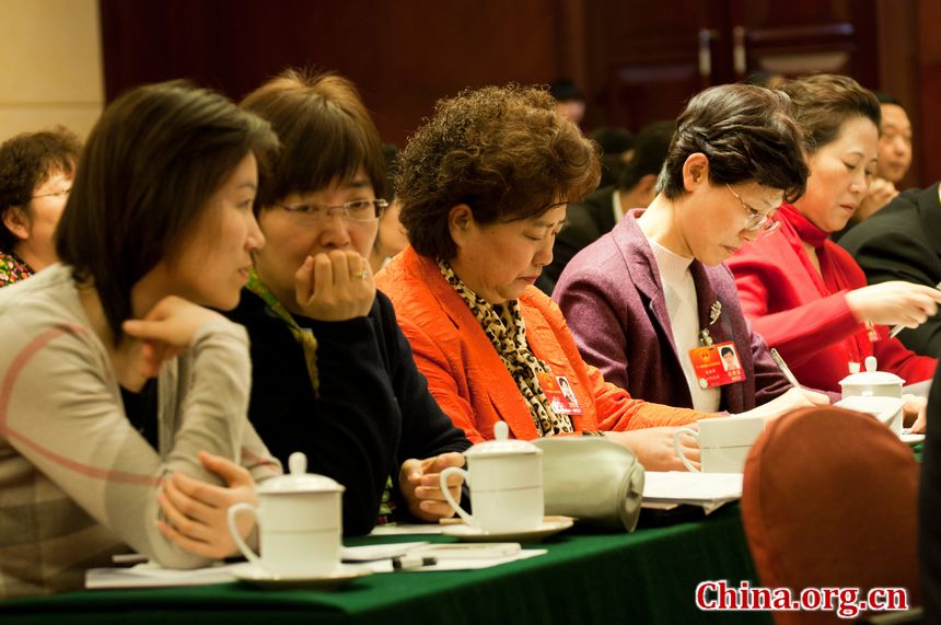 Ge Fei, ex-Olympic women&apos;s badminton champion and now a senior official with Jiangsu Province&apos;s sports authorities attends China&apos;s 11th National People&apos;s Congress. [China.org.cn]