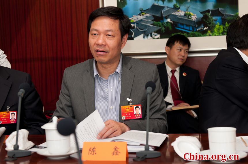 Chen Xi, Jiangsu Province&apos;s delegate to the 11th National People&apos;s Congress (NPC), vice dean of No. 1 Hospital of Nanjing, has urged to implement a more strict smoking ban on public places in China. [China.org.cn]