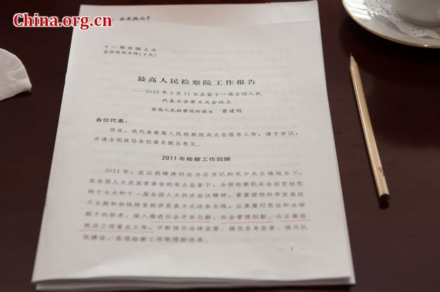 Jiangsu Province&apos;s delegation to the 11th NPC on Monday, March 12, 2012, hold panel discussions to review the work reports on China&apos;s Supreme People&apos;s Court and Supreme People&apos;s Procuratorate. [China.org.cn]