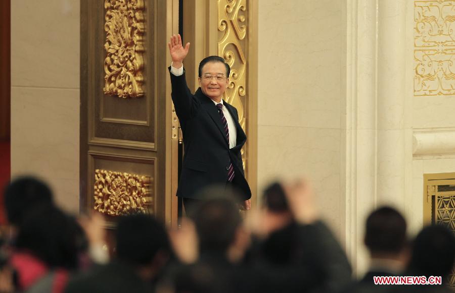 Chinese Premier Wen Jiabao greets the journalists when arriving at a press conference after the closing meeting of the Fifth Session of the 11th National People's Congress (NPC) at the Great Hall of the People in Beijing, capital of China, March 14, 2012.
