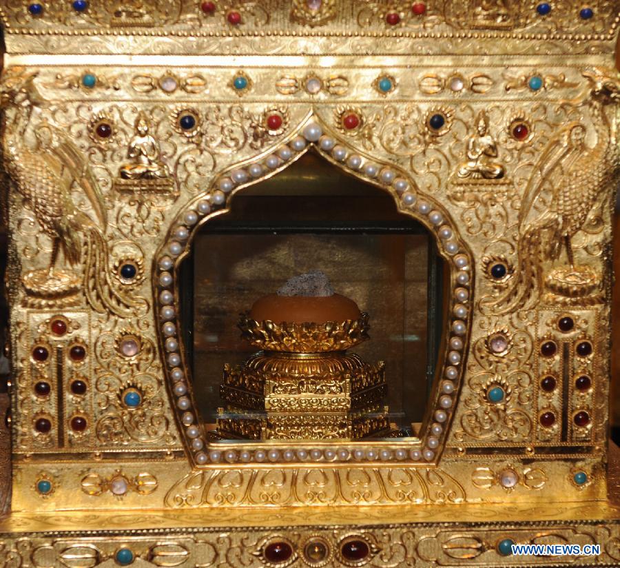 The Buddha&apos;s parietal-bone relic is placed inside the Ashoka pagoda at Qixia Temple in Nanjing, capital of east China&apos;s Jiangsu Province, April 25, 2012.