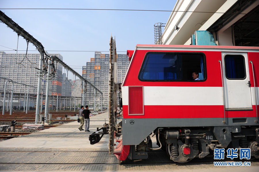 Technicians test communication equipment for subway line 6 (Phrase 1) which will open this September in Beijing, May 9, 2012. 