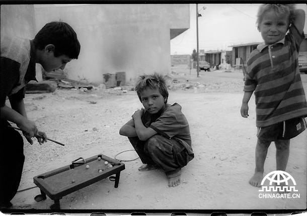 Children are playing in the small village of Bidya.