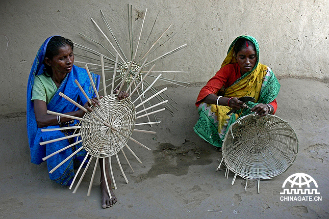 As one of the tribal communities residing in the heartland of West Bengal, Mahali tribes traditionally meet the demands of their sustenance mainly by making and selling items made of bamboo like baskets. Thus they try to eradicate poverty and hunger. 