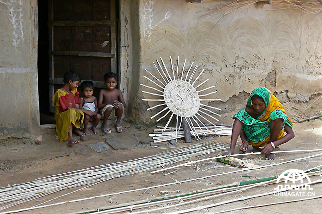 As one of the tribal communities residing in the heartland of West Bengal, Mahali tribes traditionally meet the demands of their sustenance mainly by making and selling items made of bamboo like baskets. Thus they try to eradicate poverty and hunger.