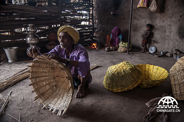 Mangu Keriya is a basket weaver who received financial assistance from local NGOs to improve his business.