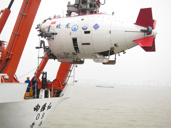 China's manned submersible Jiaolong prepares for a dive test from its support ship, Xiangyanghong-9, June 1, 2012.