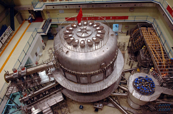 The world's first experimental advanced superconducting tokamak (EAST)nuclear fusion experiment equipment (or 'manmade sun') is designed and made by China in March 2007.