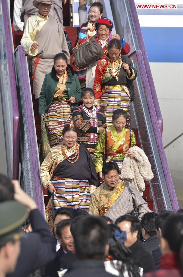 Delegates of the 18th National Congress of the Communist Party of China (CPC) from Tibet Autonomous Region arrive in Beijing, capital of China, on Nov. 5, 2012.