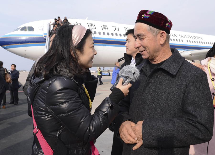 (CPC CONGRESS) CHINA-BEIJING-18TH CPC NATIONAL CONGRESS-XINJIANG DELEGATION-ARRIVAL (CN)