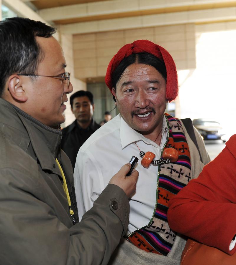 (CPC CONGRESS) CHINA-BEIJING-18TH CPC NATIONAL CONGRESS-QINGHAI DELEGATION-ARRIVAL (CN)