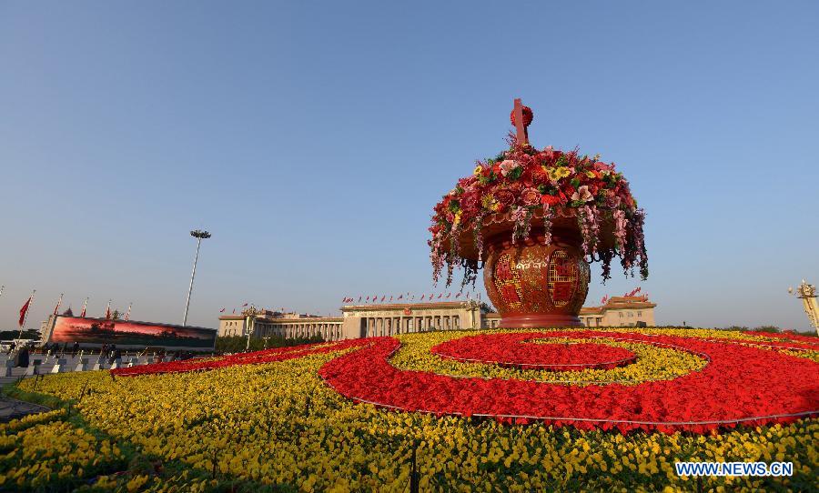 Photo taken on Nov. 8, 2012 shows a flower parterre at the Tian'anmen Square in Beijing, capital of China. 