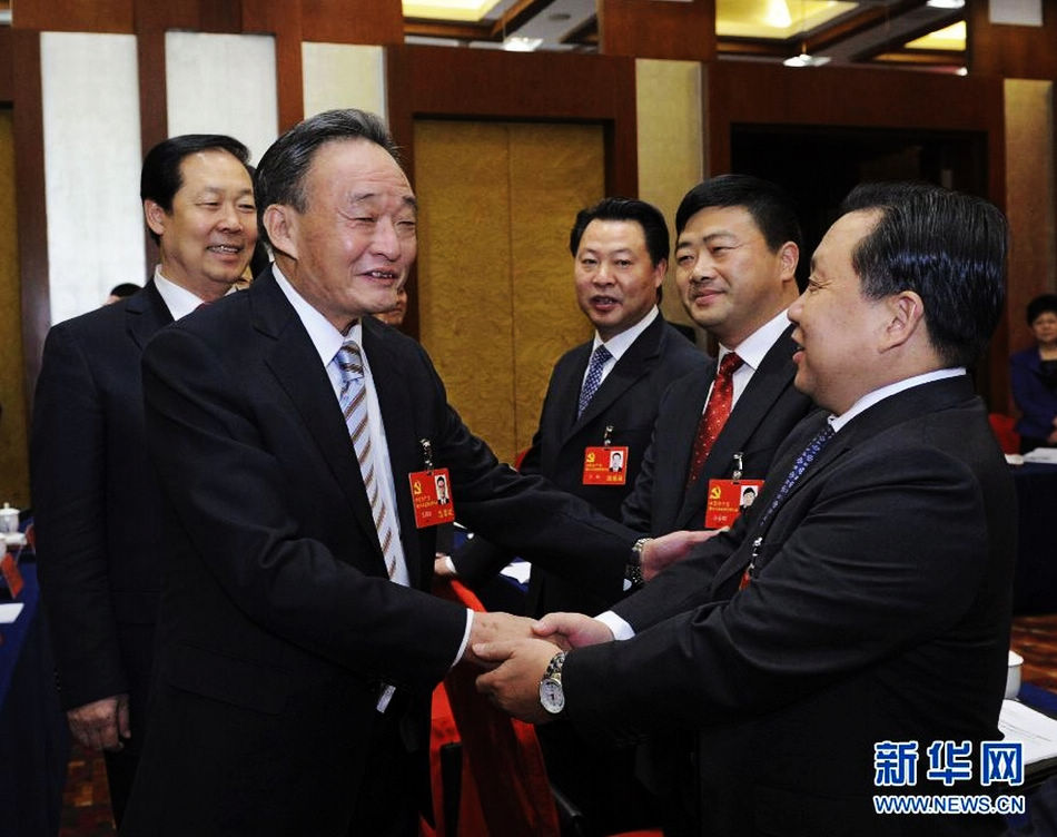 Wu Bangguo (L front) joins a panel discussion of Anhui delegation to the 18th National Congress of the Communist Party of China (CPC) in Beijing, capital of China, Nov. 8, 2012.