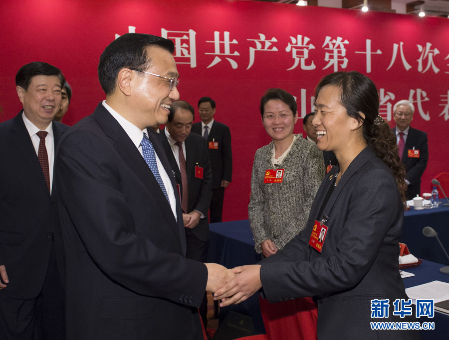 Li Keqiang (L, front) joins a panel discussion of Shandong delegation to the 18th National Congress of the Communist Party of China (CPC) in Beijing, capital of China, Nov. 8, 2012. 