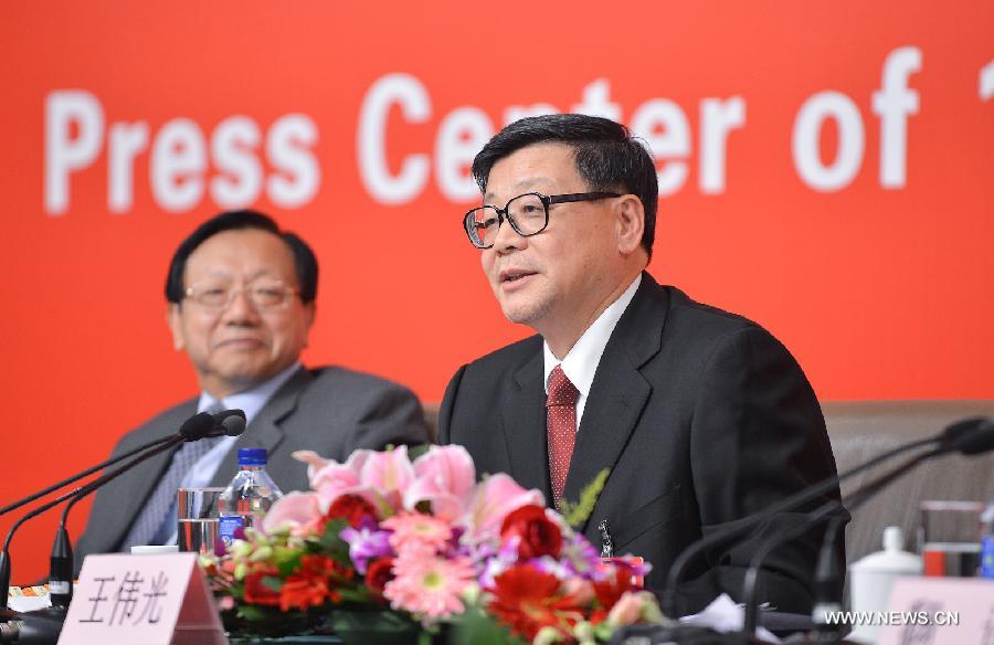 Wang Weiguang (R), executive vice president of the Chinese Academy of Social Sciences, speaks at a press conference held by the press center of the 18th National Congress of the Communist Party of China (CPC) on CPC theory innovation in Beijing, capital of China, Nov. 9, 2012.