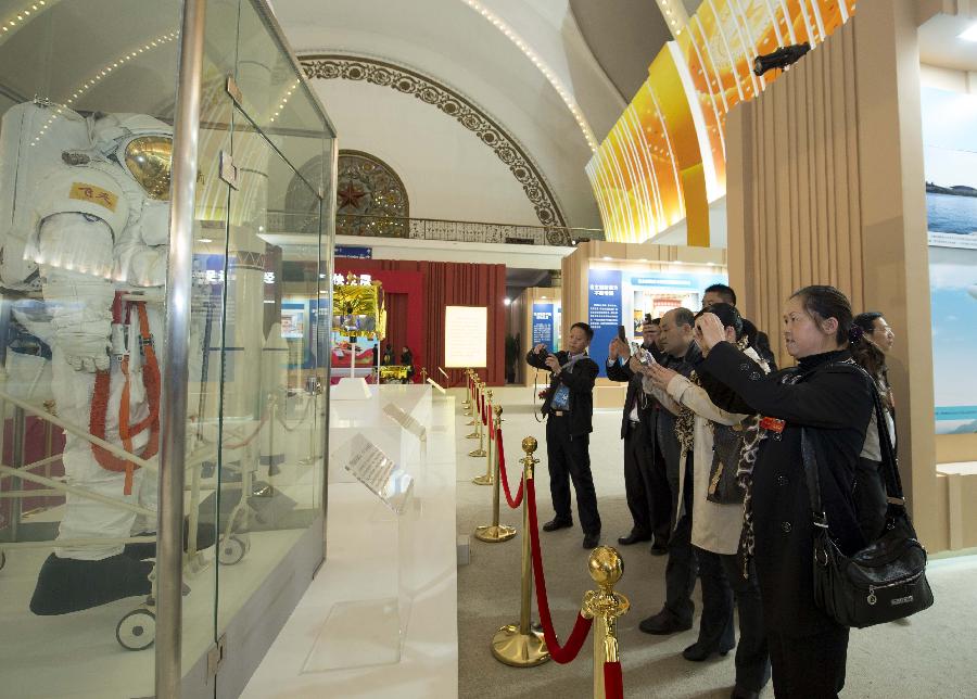 Delegates to the 18th National Congress of the Communist Party of China (CPC) visit a photo exhibition on achievements which China has gained under the leadership of the CPC, at Beijing Exhibition Center in Beijing, capital of China, Nov. 9, 2012.