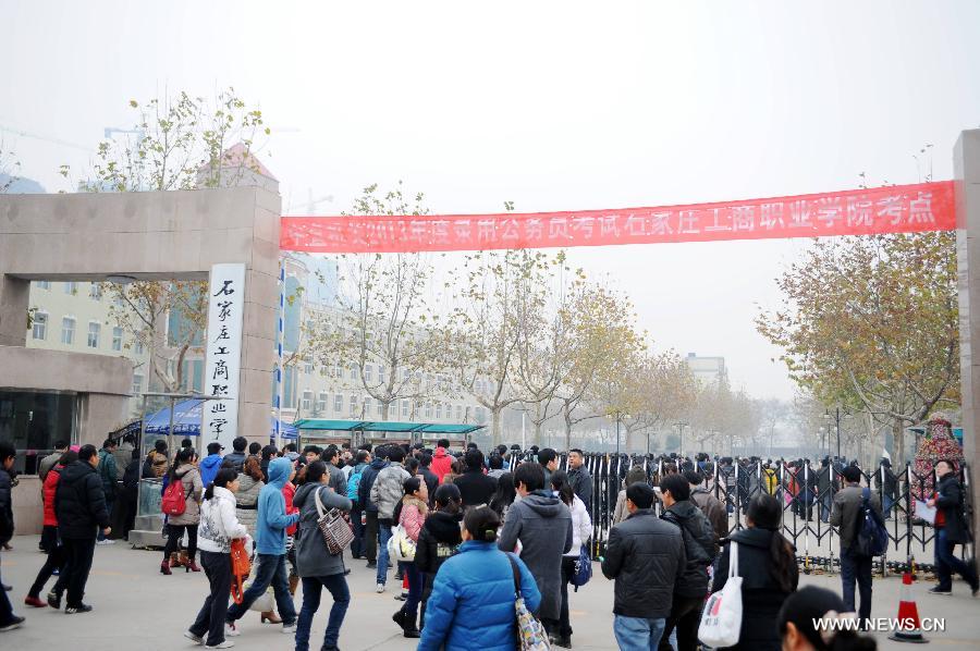 Examinees arrive for the 2013 civil service exams in Shijiazhuang, capital of north China's Hebei Province, Nov. 25, 2012. 