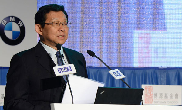 Commerce Minister Chen Deming speaks at a forum sponsored by Caijing magazine in Beijing on Wednesday. [Photo/China Daily]     