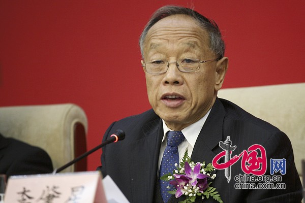 Li Zhaoxing, chairman of the Foreign Affairs Committee of the National People&apos;s Congress and president of TAC, delivers a keynote speech at the Second National Translation Conference in Beijing on Dec. 6, 2012. [China.org.cn]