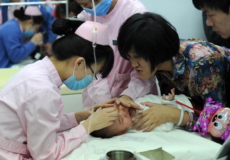 A nurse gives a child transfusion at Beijing Children's Hospital in Beijing, capital of China, Jan. 13, 2013.