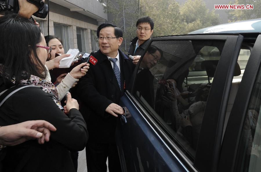 Wan Gang (L), the minister of science and technology, takes an electric vehicle (EV) to leave after a panel discussion in Beijing, capital of China, March 7, 2013. 