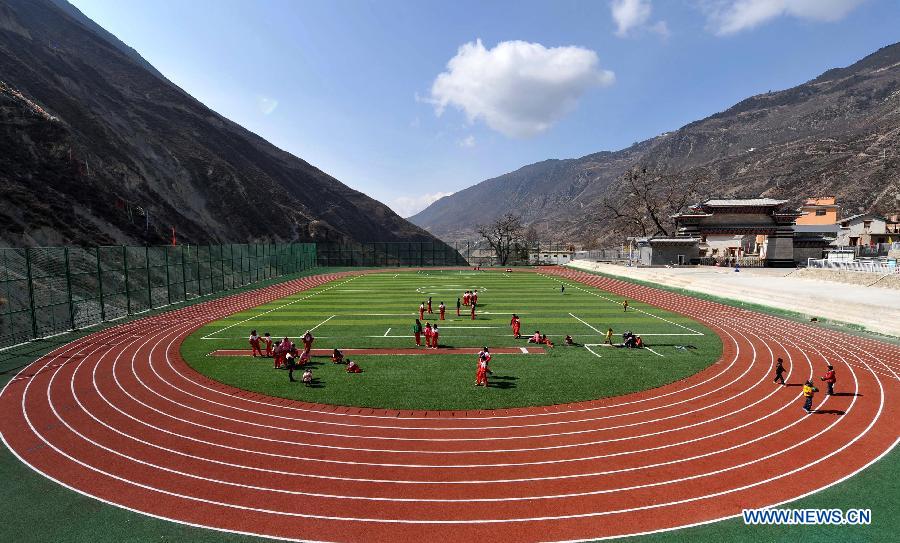 Pupils of the Tibetan ethnic group play at No. 1 Primary School of Deqin County in Diqing Tibetan Autonomous Prefecture, southwest China's Yunnan Province, March 12, 2013.