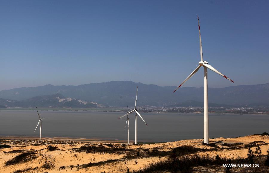 Photo taken on April 7, 2013 shows the Bijiashan Wind Power Plant beside the Poyang Lake in Jiujiang City, east China's Jiangxi Province. 