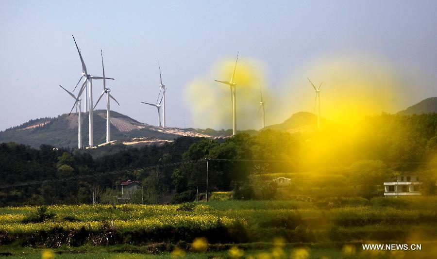 Photo taken on April 7, 2013 shows the Bijiashan Wind Power Plant beside the Poyang Lake in Jiujiang City, east China's Jiangxi Province. 