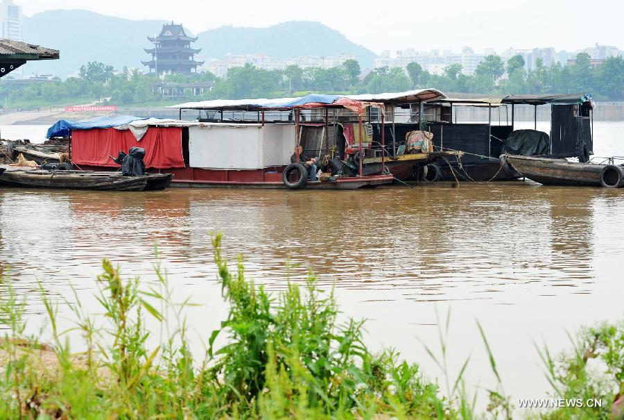 Vessels navigate on the Xiangjiang River, water level of which keeps rising, in Changsha, capital of central China's Hunan Province. Vessels navigate on the Xiangjiang River, water level of which keeps rising, in Changsha, capital of central China's Hunan Province.