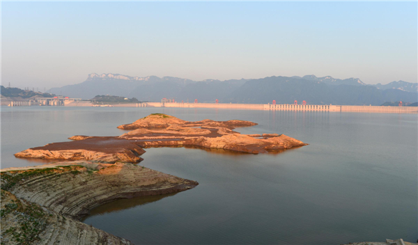 Islands appear as the water level of the Three Gorges Dam dropped to 149.97 meters in Yichang City, Hubei Province, on June 2, 2013. The water level of the China's largest water control and hydropower project is set to fall below 146.5 meters before June 10, when major floods around the Yangtze River are expected.