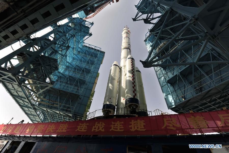 Photo taken on June 3, 2013 shows the assembly of the Shenzhou-10 spacecraft and the Long March-2F carrier rocket at Jiuquan Satellite Launch Center in Jiuquan, northwest China's Gansu Province.