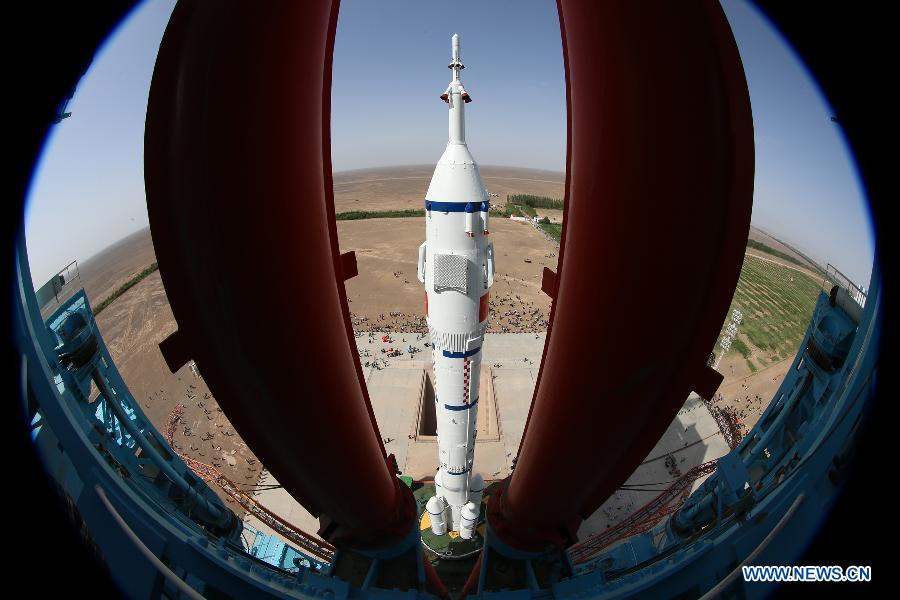 Photo taken on June 3, 2013 shows the assembly of the Shenzhou-10 spacecraft and the Long March-2F carrier rocket at Jiuquan Satellite Launch Center in Jiuquan, northwest China's Gansu Province.