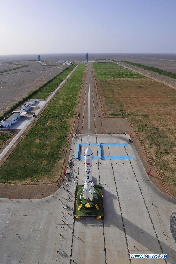 Photo taken on June 3, 2013 shows the assembly of the Shenzhou-10 spacecraft and the Long March-2F carrier rocket at Jiuquan Satellite Launch Center in Jiuquan, northwest China's Gansu Province.